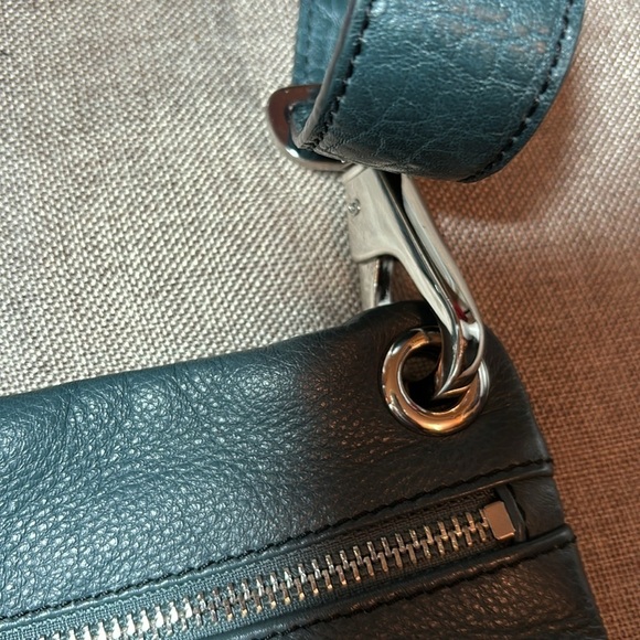 Etienne Aigner Genuine Leather Shoulder bag in Dark Teal. - Picture 9 of 11